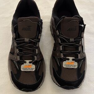 Shoes mens new size 10M brown and black leather mesh Avia memory foam